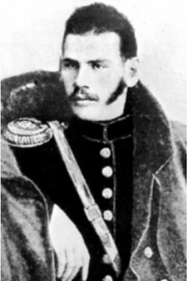 Лев толстой офицер. Лев николаевич толстой офицер. лев николаевич толстой юнкер. лев толстой военная служба. лев николаевич толстой в военной форме.