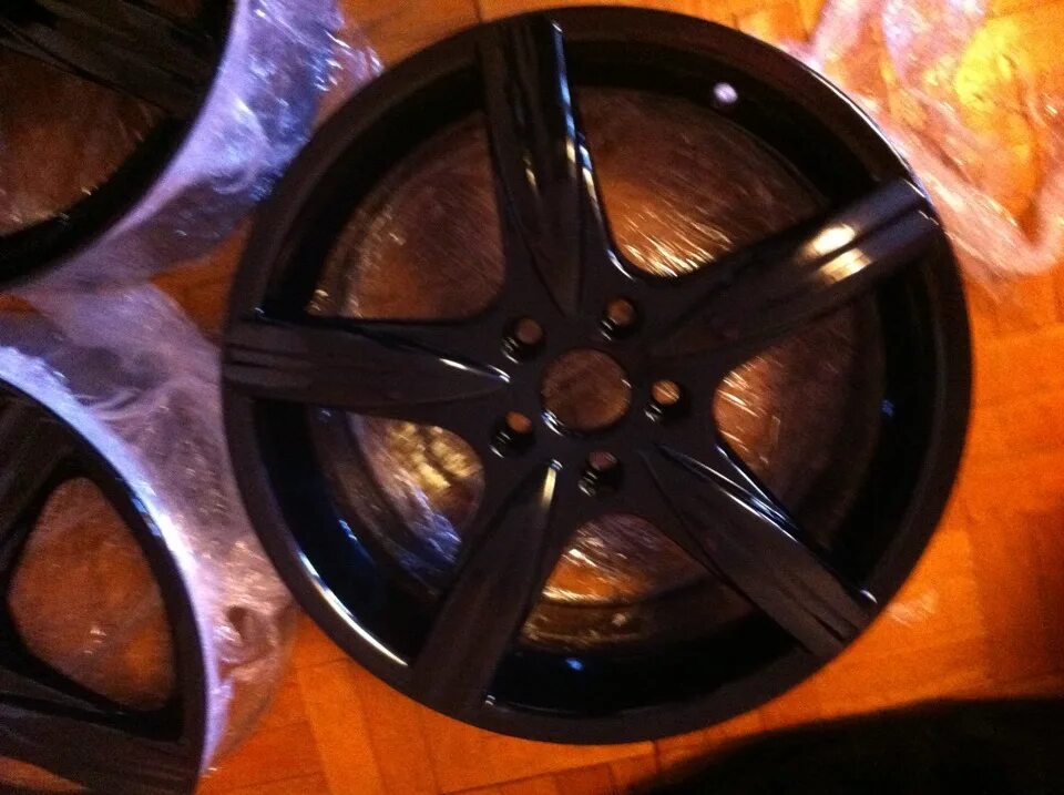 Краска для дисков белая. Лучшие краски для дисков. Краска для дисков в баллончиках. Краска для дисков авто. Лучшие краски для дисков.