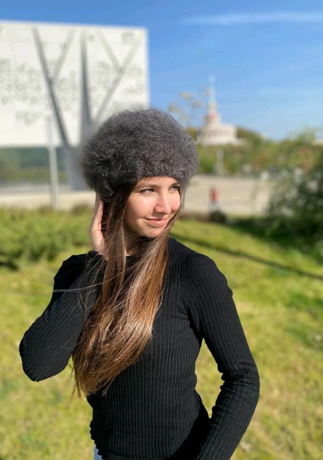 Шапка пуховая женская. Пуховые береты. гагачья шапка. баклажановый пуховый шапка. пуховой берет.