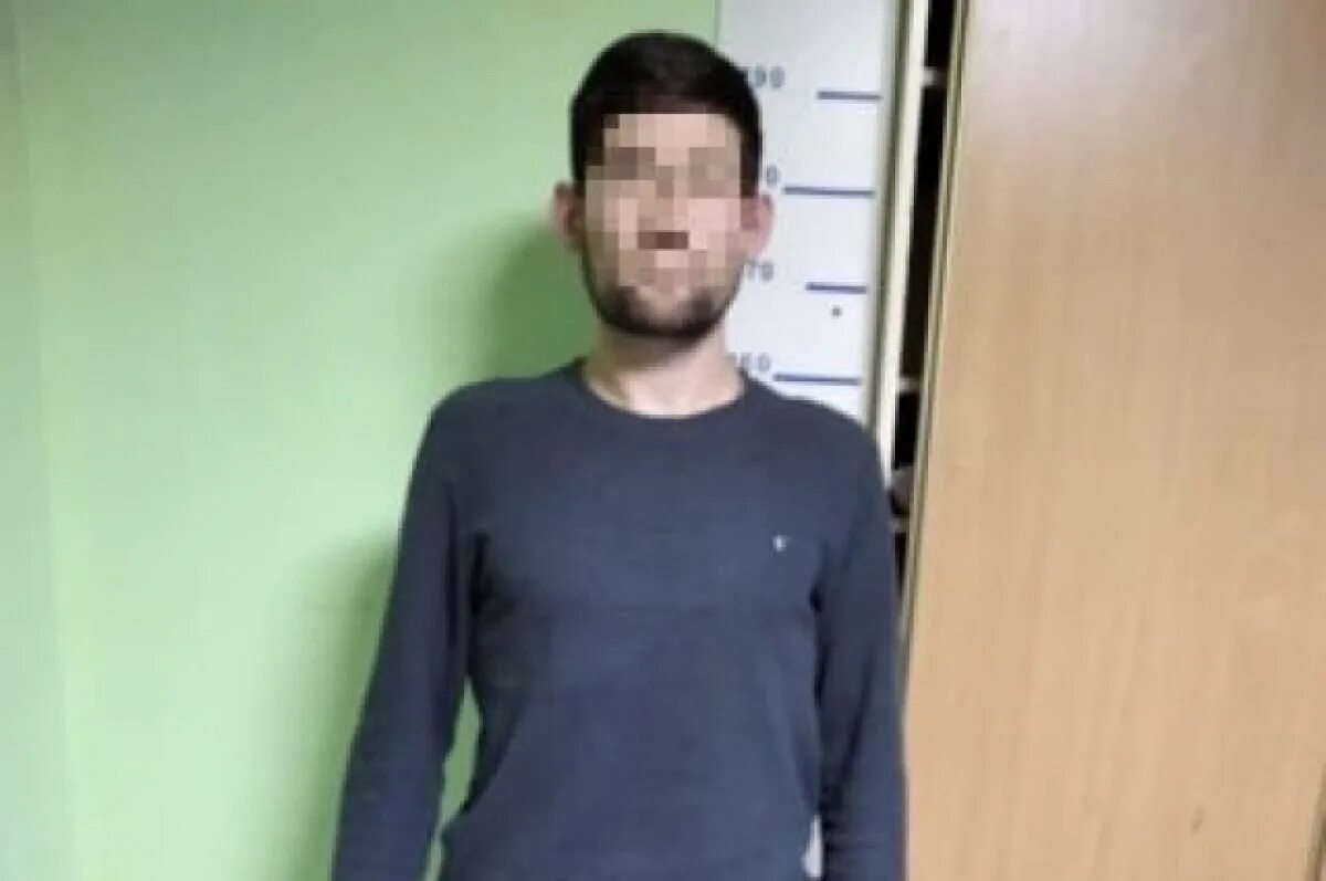 Телка отсасывает в машине. Водитель таксист. Таксист трогал. Взрослые женщины в машине. Пассажирка такси.