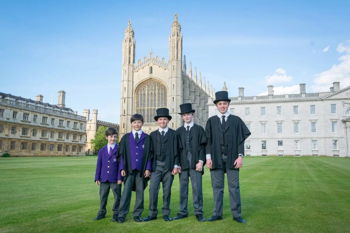 Students cambridge cambridge university. Оксфордский университет Великобритания. Университеты Оксфорда и Кембриджа в Англии. Манчестерский университет Великобритания. Манчестерский университет университеты Англии.