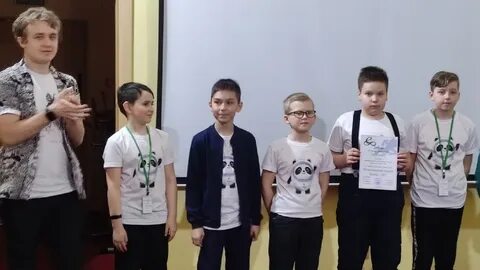 В зале 300 мест когда школьники заняли