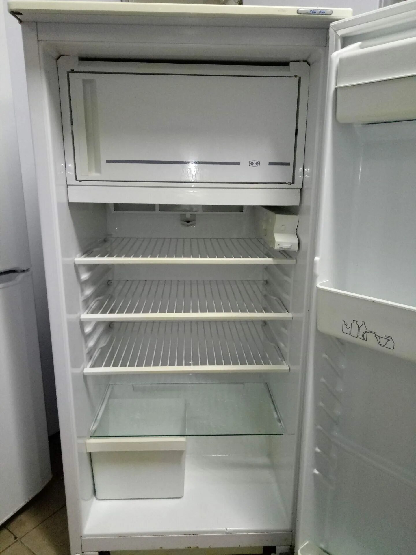 Холодильники 2000 год. Атлант KSH 357. Атлант КШ-355-0. Холодильник Атлант однокамерный 1995г. Атлант холодильник 1995г.