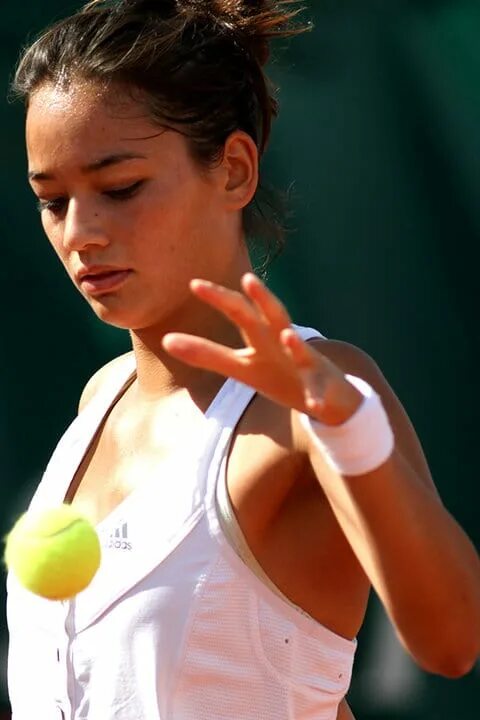Ализе Лим теннисистка. Ножки теннисистки Ализе Лим. Ализе Лим фото.