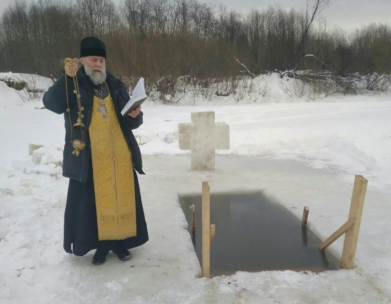 христианские праздники крещение. с праздником крещения господня. о крещении. купание на крещение девушки. с праздником крещения.