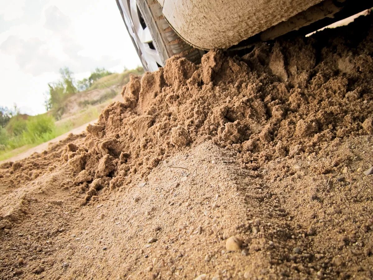 Зыбучий песок. Машина закопалась в песке. Зыбучие Пески. Машина в пустыне зыбучие Пески.