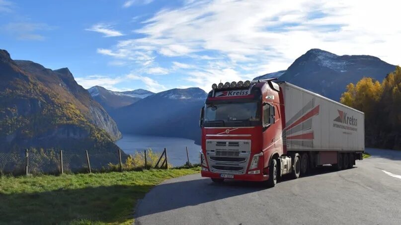 Дальнобой скандинавия. Дальнобой скандинавия. Дальнобой по скандинавии на скании. Отличие рефа от тента. Норвегия дальнобойщики.