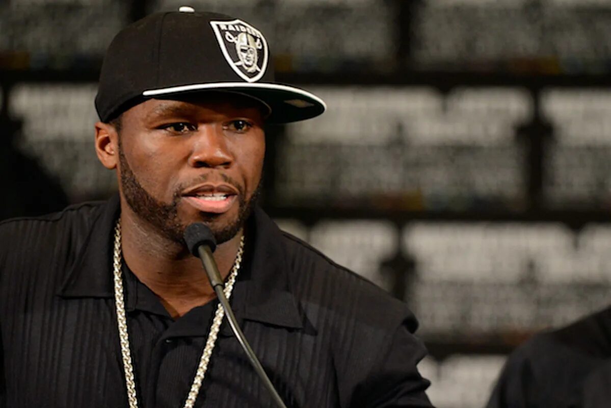 Яркость 50 центов. 50 Cent. Серьга мужская 50 Cent. Дюраг 50 Cent. 50 Cent с охраной.
