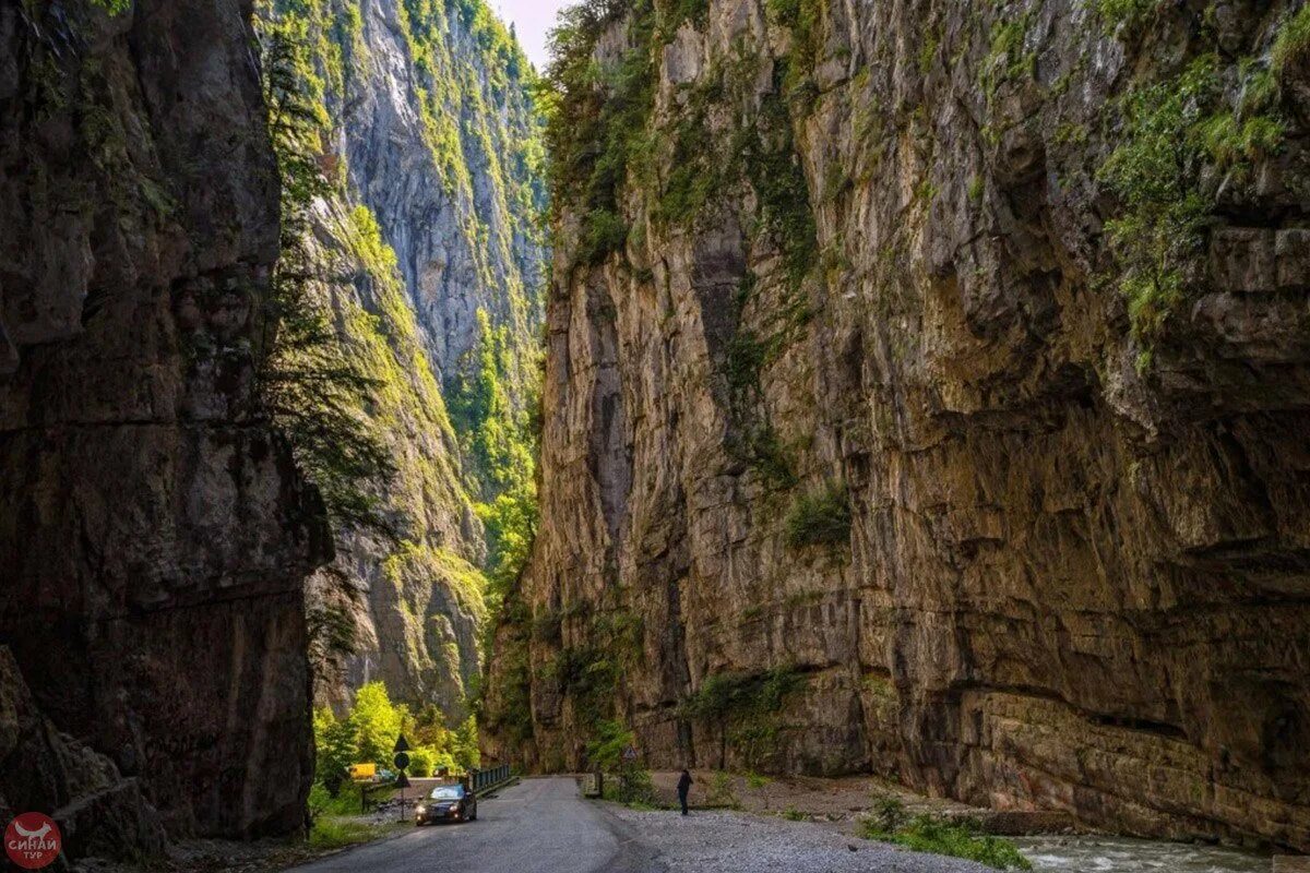 Юпшарское ущелье абхазия. Адыгея дантово ущелье. Юпшарский каньон каменный мешок в абхазии. Береснятский водопад кировской области. Каньон абхазия рица.