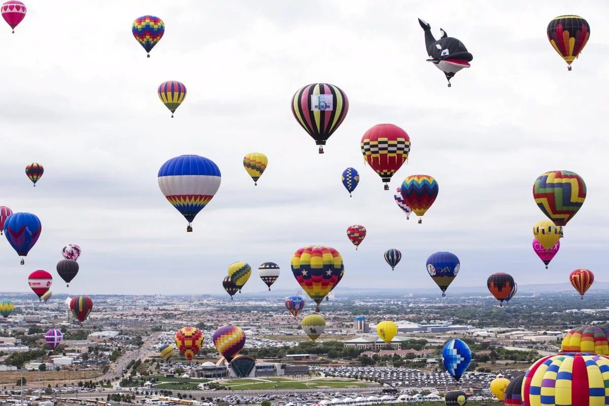 Где есть воздушные шары. Альбукерка фестиваль шаров. Фестиваль воздушных шаров в Альбукерке. Международный фестиваль воздушных шаров в Альбукерке. Фестиваль воздухоплавание Анапа.