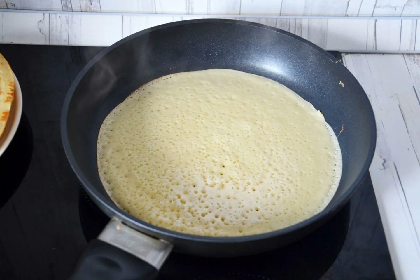 Что можно приготовить из ряженки быстро. Рецепты с ряженкой на сковороде. Рецепты с ряженкой на сковороде. Пряженцы фото. Рецепты с ряженкой на сковороде.