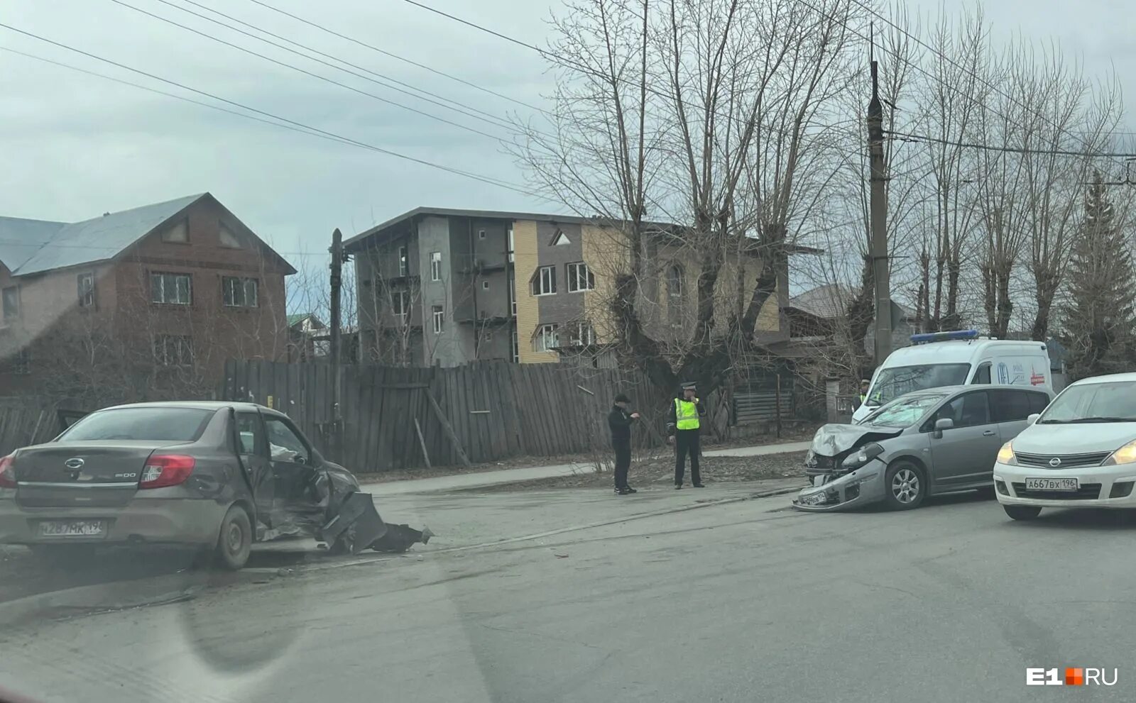 Е1 происшествия сегодня. Авария на Химмаше вчера Екатеринбург. Рыбинск ДТП 25 апреля 2022.