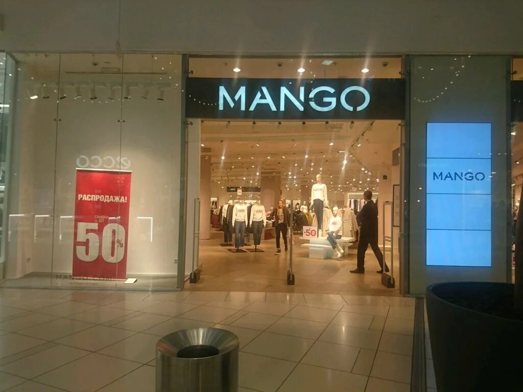 Mango магазин. Mango магазин одежды в Москве. Манго в Авиапарке.