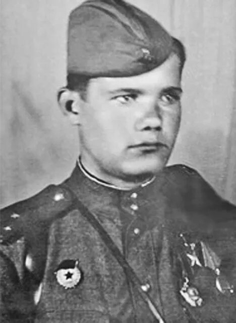 Имена героев алтайского края. Герои советского союза алтайского края. Пословица тот герой кто за родину горой. Герои алтайского края. Герои вов из алтайского края.