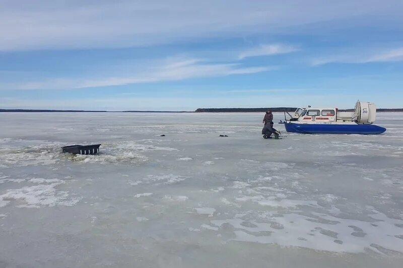 Выход на лед на рыбинском водохранилище. Рыбинское водохранилище Череповец. Рыбинское водохранилище в марте. Милюшино Рыбинское водохранилище. Рыбинское водохранилище зимой.