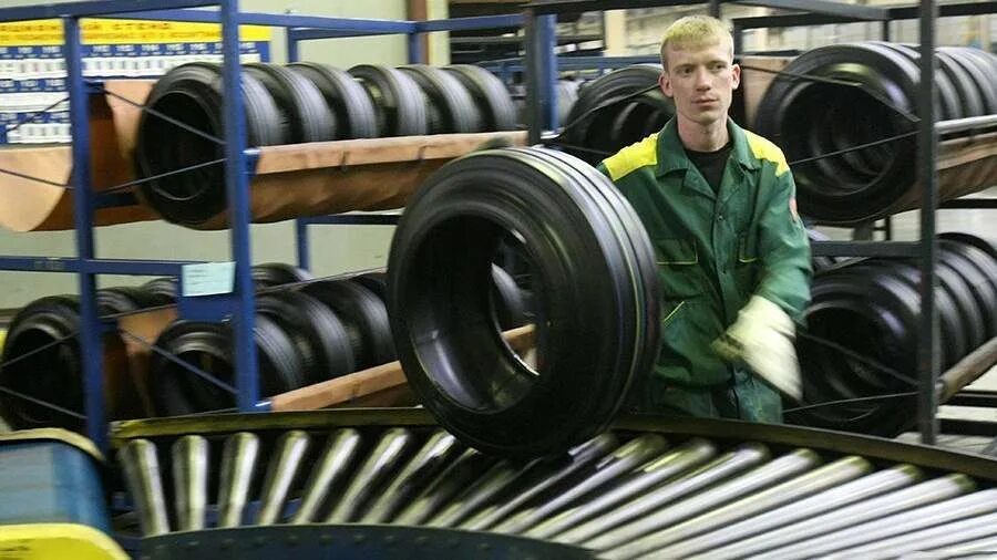 Работа шинный завод. Работа шинный завод. Нижнекамский завод грузовых шин. Континентал калуга завод. Завод пирелли в воронеже.