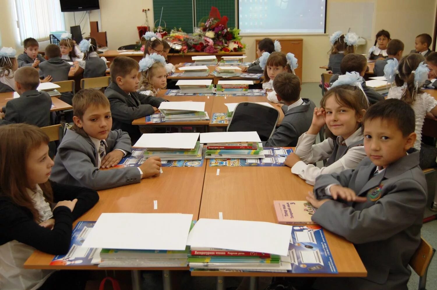 проекты для детей начальной школы. выпускная квалификационная работа титульный лист. титульный лист вкр. школьный фон для презентации. начальная школа кирилла и мефодия 2 класс.