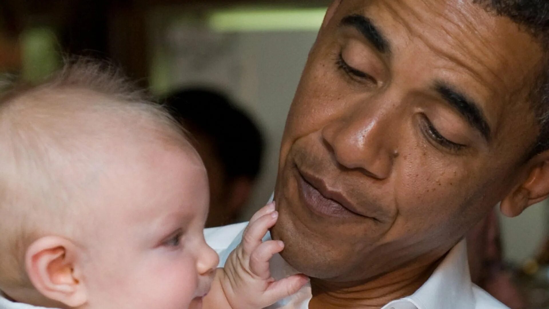 Барак Обама приемные дети. Барак Обама в детстве. Funny Obama with Baby. Yosama. Baby dick