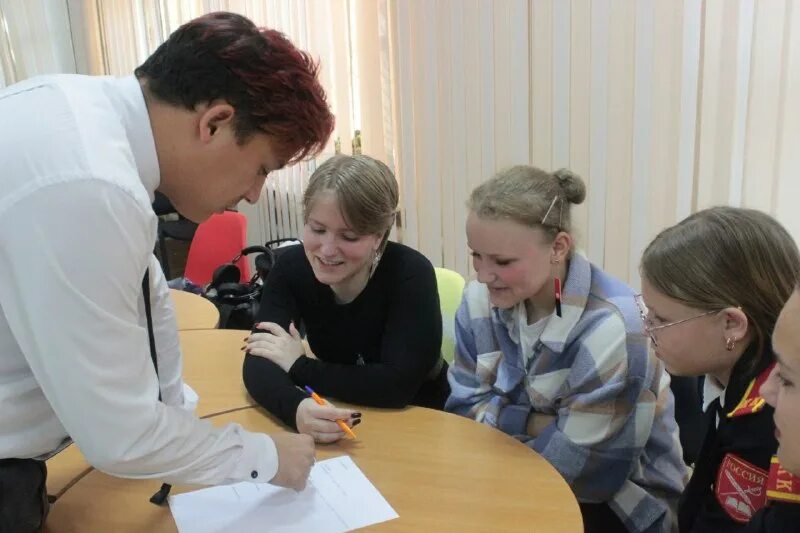 школьник бизнесмен. гранты для школ. гранты для школ. гранты для школ. успешный ученик олимпиада.