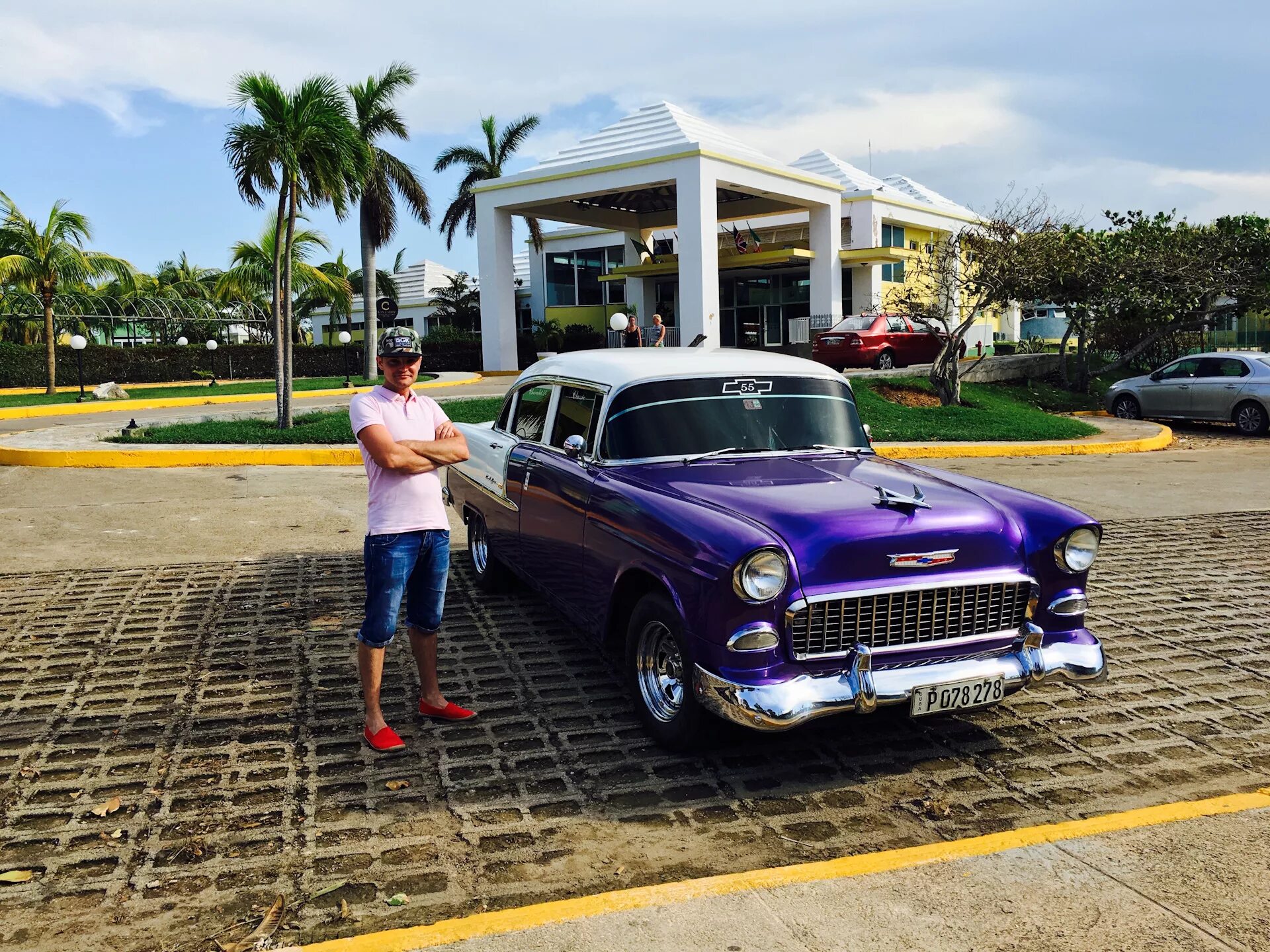 Куба компакт. Куба Гавана машины. Гавана Куба Ford. Куба ретромобили Гавана. Ретро автомобили на Кубе.