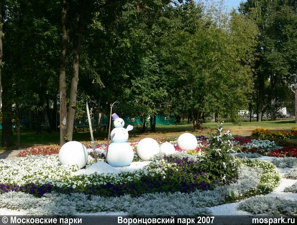 Воронцовский парк в Москве. Памятник у Воронцовского парка в Москве. Парк в Москве Варанцо Воронцовский парк аттракционов. Воронцовский парк в Москве Обеликс.