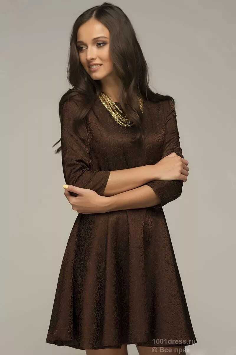 Черно коричневое платье. Платье коричневое. Платье шоколадного цвета. Девушка в коричневом платье. Платье цвета шоколад.