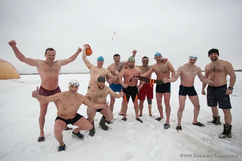 Кемеровские моржи. Тюменские моржи. Печорское море моржи. Моржи купаются в проруби. Морж праздник.