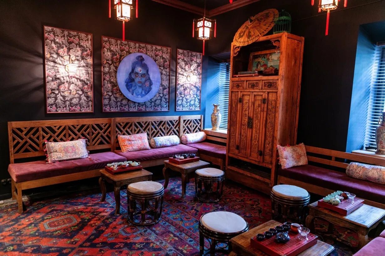 Китайская чайная комната. Chainaya бар москва. Чайная бар москва. Tea & cocktails. Chainaya tea & cocktails кафе москва.