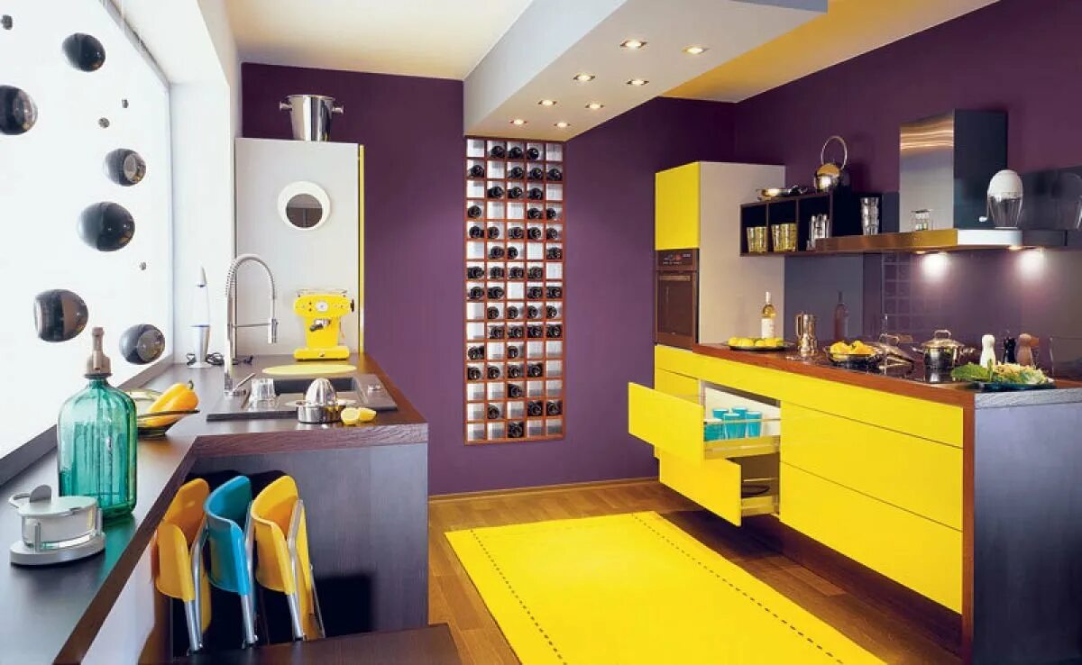 Какие цвета сочетаются на кухне. Цветовые решения в интерьере. Сочетание цветов в интерьере кухни. Кухни цветовые решения. Яркий интерьер кухни.