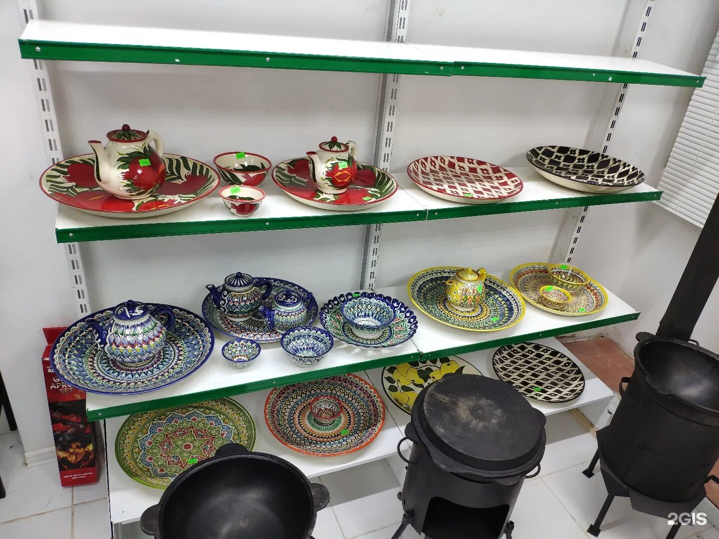 Магазины чугунных. Кастрюля чугунная 3,0 л арт. Утятница, гусятница ситон, чугун. Жаровня чугунная ситон 40 см. Витрины для казанов.