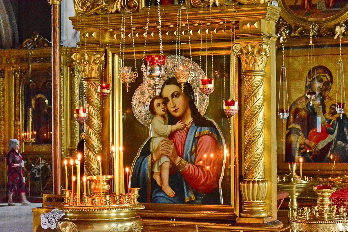 какие иконы есть в церкви. чудотворная икона в пластуновской свято вознесенский храм. чудотворные святыни храма храм казанской иконы божией матери. иконостас храма христа спасителя. какие иконы есть в церкви.