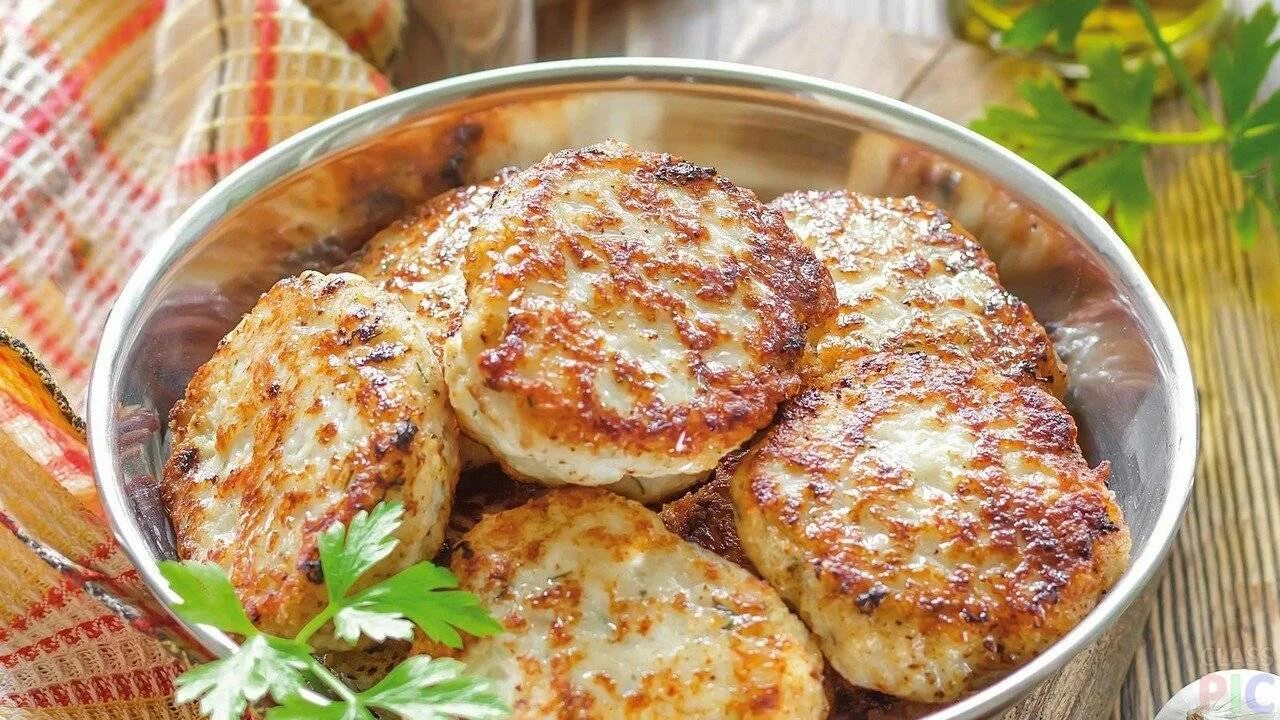 Котлеты из щуки. Котлеты из щуки. Щучьи котлеты в духовке. Щучьи котлеты в духовке. Биточки мясные паровые.