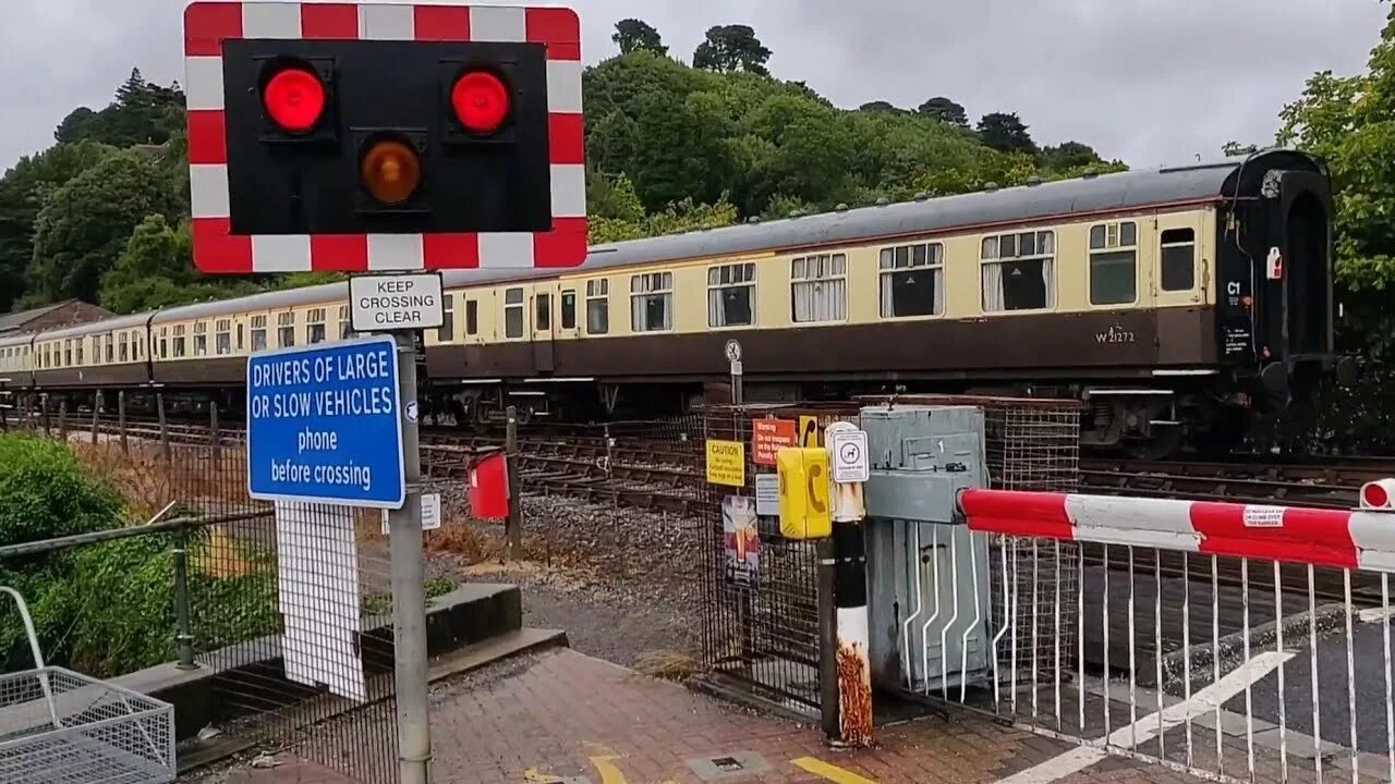 Железнодорожный переезд в Германии. Левел Кроссинг. Railroad Level Crossing. Португалия переезд Железнодорожный. Level crossing