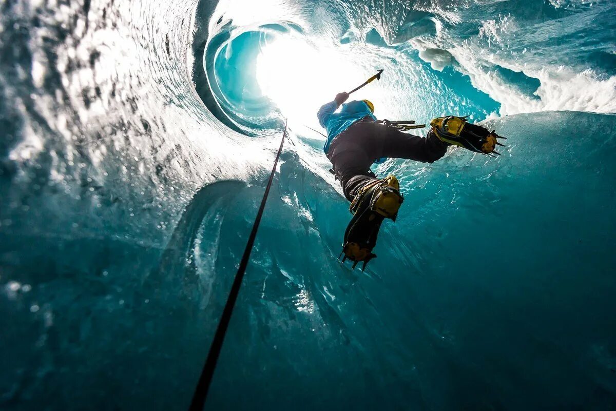 Девушка прыгает с парашютом. Велоспорт даунхилл red bull. Экстремальное скалолазание. Скалолаз на закате. Даунхилл фрирайд.