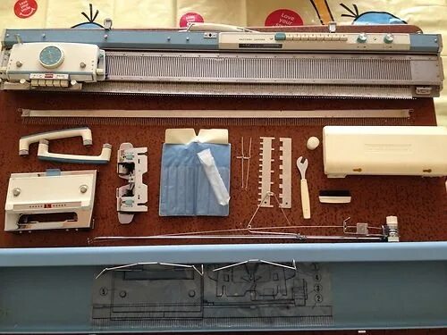 Brother vintage. Vintage Knitting Machine. Cord Knitting Machine Россия федератсияси запчасти анргнали. Устройство каретки вязальной машины брайзер кн 860. Knitting Machine instruction на русском.