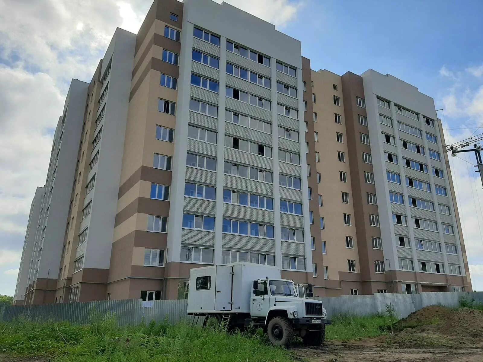 Улица кузнецкий мост 19с1. Бутиковский переулок москва. Булгаковский парк саратов кронверк. Купер хаус в москве. Девятиэтажный дом.