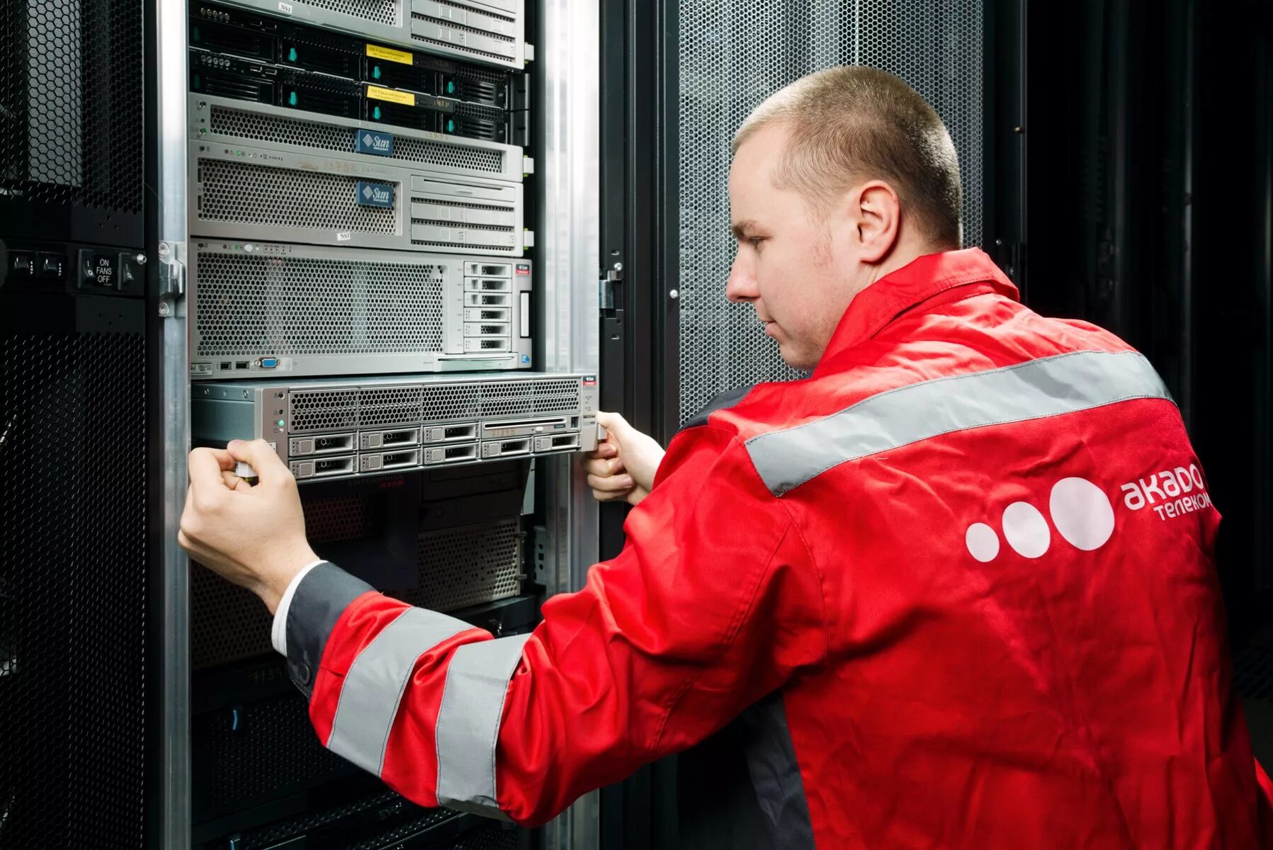 Кабель на стройке. Волс-139. Монтажник интернет сетей. Администрирование компьютерных сетей. Fluke networks fiber quickmap-m кит.