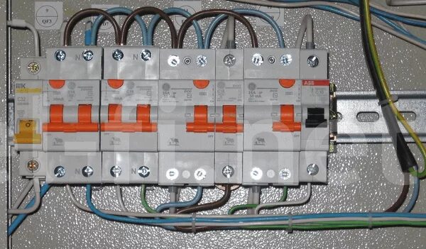 Какой автомат на духовой шкаф. Автомат для варочной панели 3 КВТ. Автомат на духовой шкаф 3.5 КВТ. Автомат для варочной панели 6 КВТ 380в. Диф на духовой шкаф 3.3 КВТ.