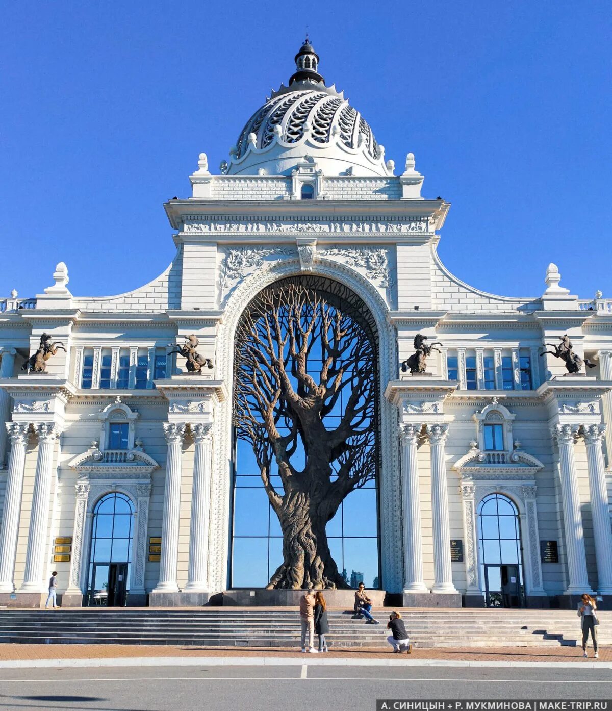 Казань места куда сходить. Дворец земледельцев Казань. Дворец земледельцев в Казани летом. Дворец земледельцев колонны Казань. Дворец земледельцев Казань фото.