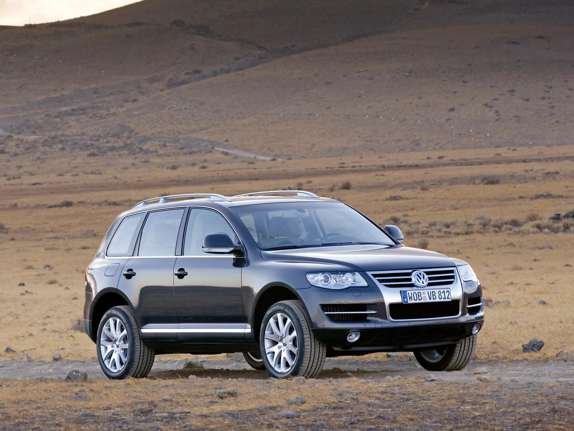 Туарег какого поколения. Фольксваген Туарег 1 поколения. VW Touareg 2007. Фольксваген Туарег 2 поколения. Туарег 1 поколения Рестайлинг.