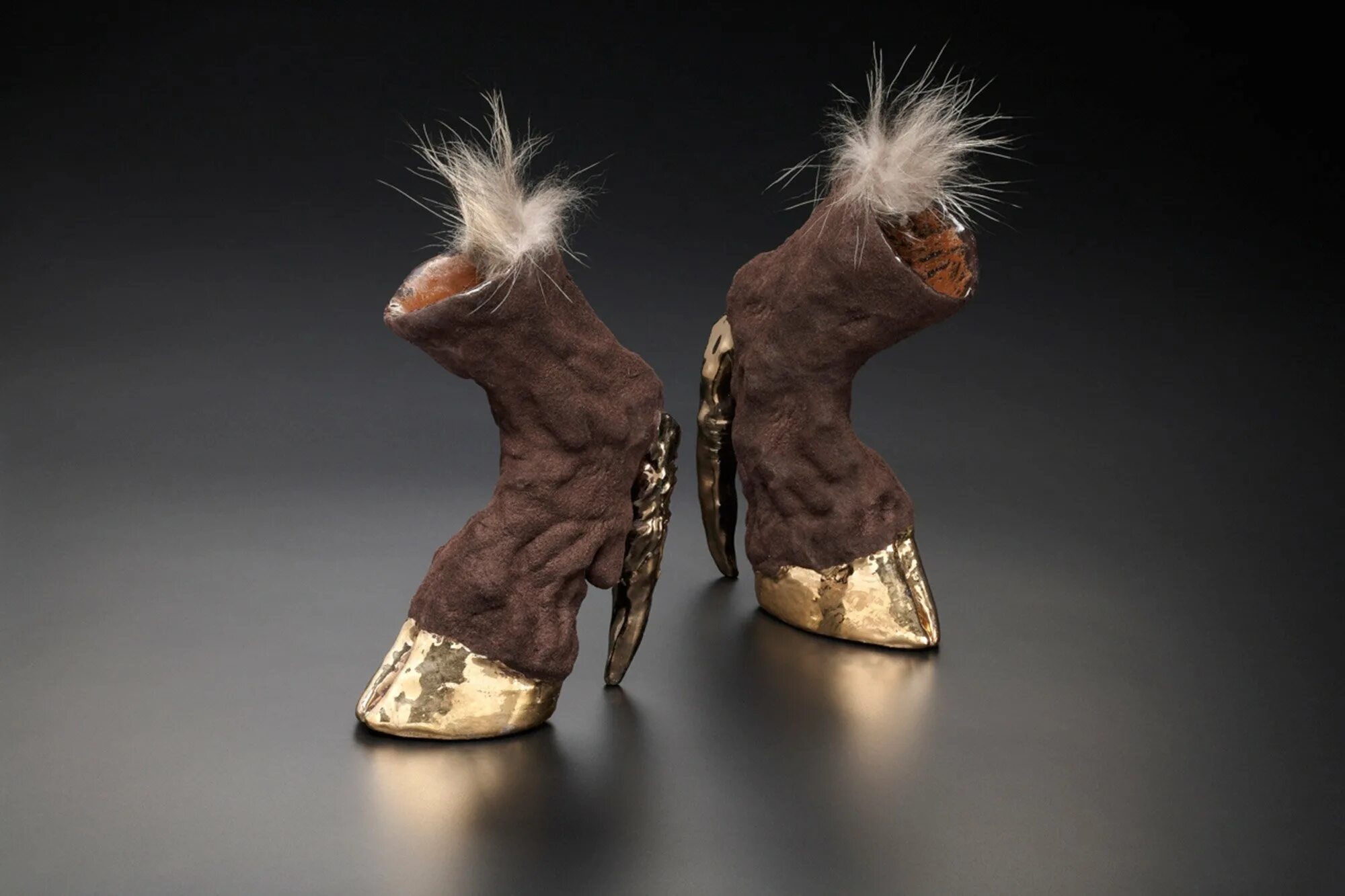 каблуки ножи. туфли красные необычные. необычные модные каблуки. мейсон марджела копыта. странные туфли на высоком каблуке.