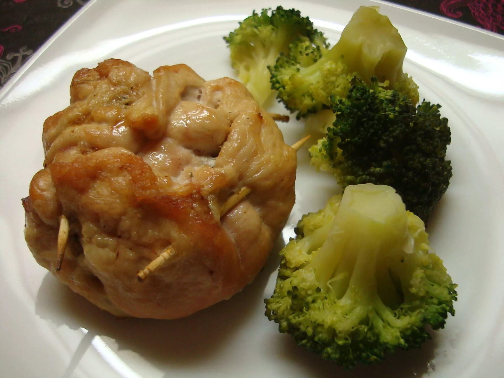 Куриные мешочки с сыром. Куриные мешочки. мешочки из куриного филе. куриные мешочки с начинкой. мешочки куриные с грибами.