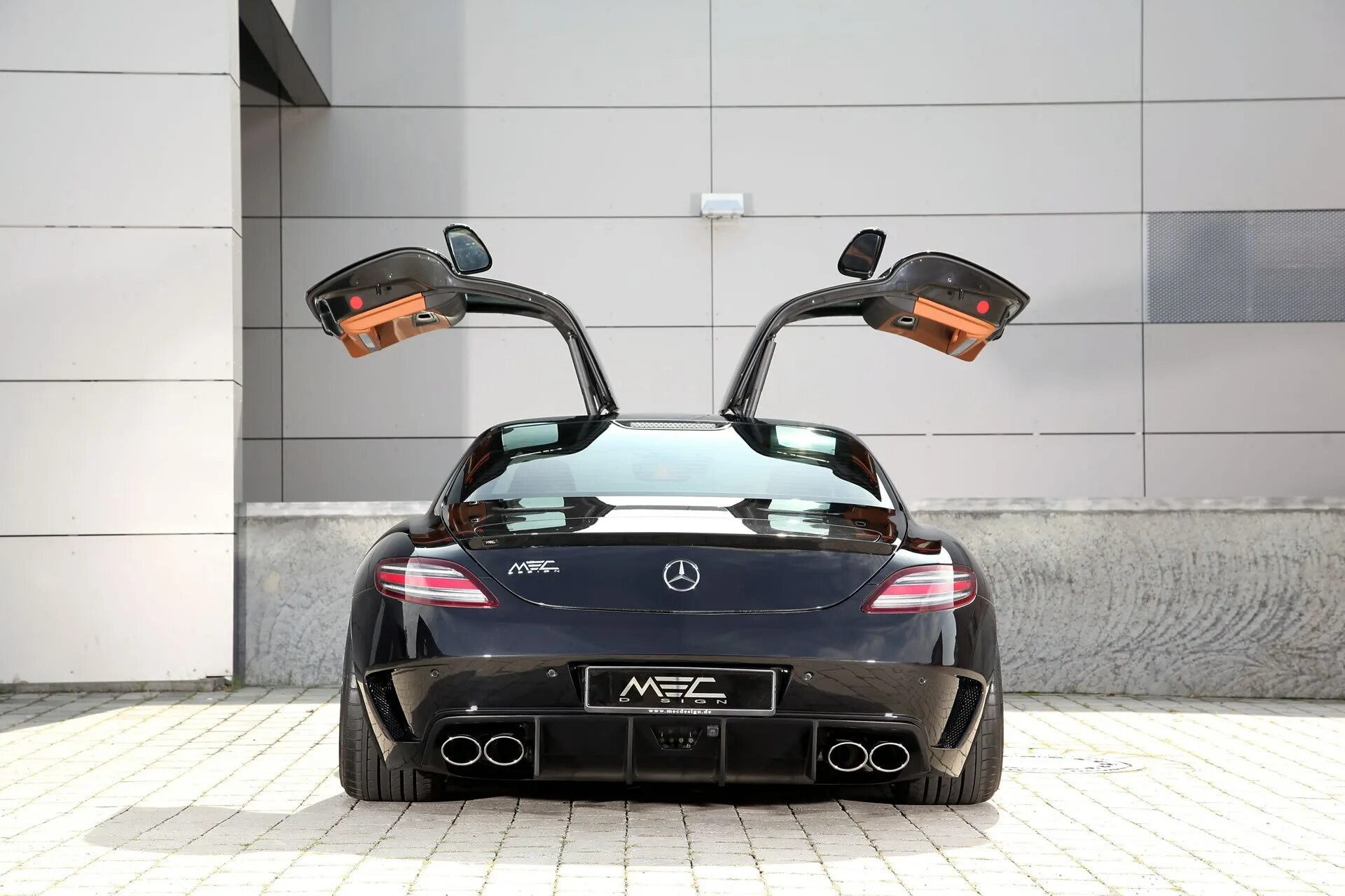 Машины дверь песни. SLS AMG 63. Мерседес СЛС 63 АМГ. Мерседес SLS двери. Gt3 AMG Diffusor.