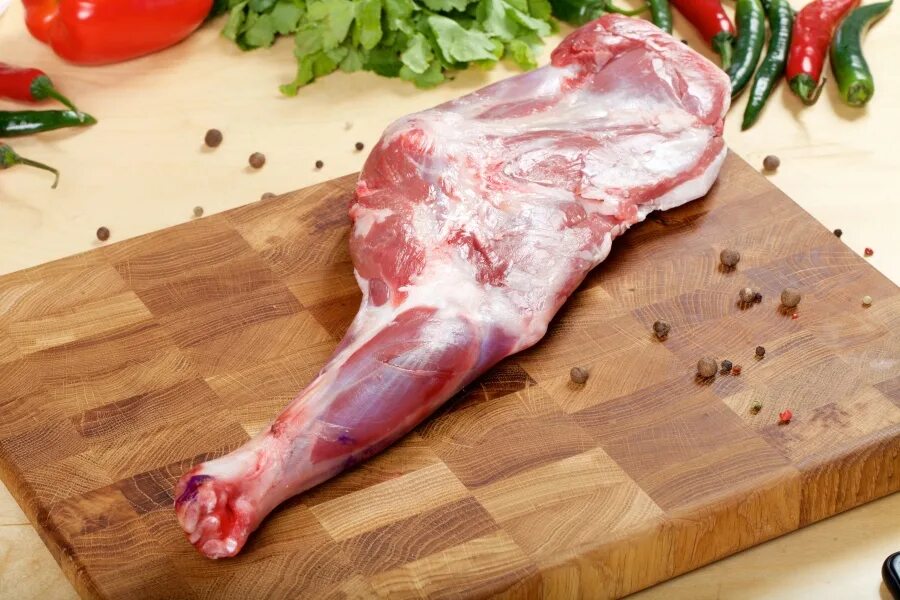 Баранина лопатка. Голяшка задняя ягненка ~ 950г. Передняя лопатка баранины. Баранина лопатка. Окорок бескостный баранина.