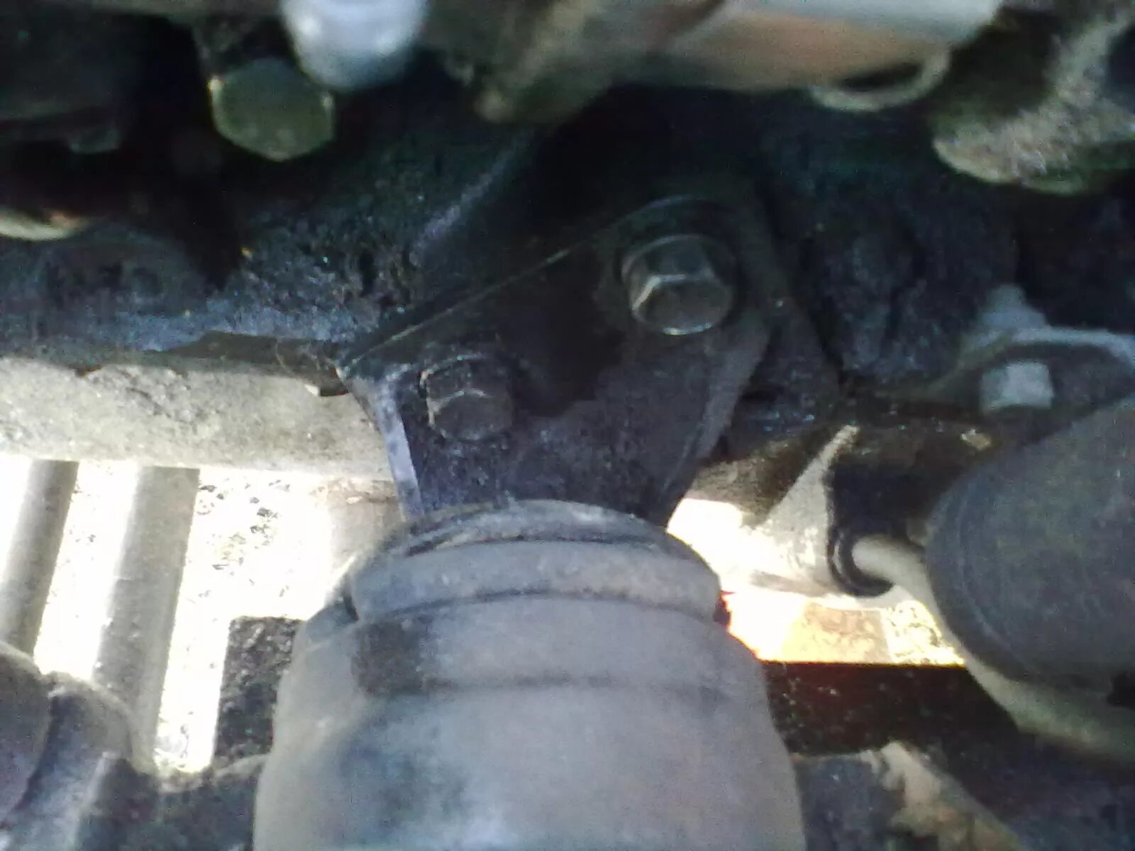 Вибрация на малых оборотах. Идет вибрация в двигателе. Идет вибрация в двигателе. Причины вибрации дизельного двигателя на холостых. Идет вибрация в двигателе.