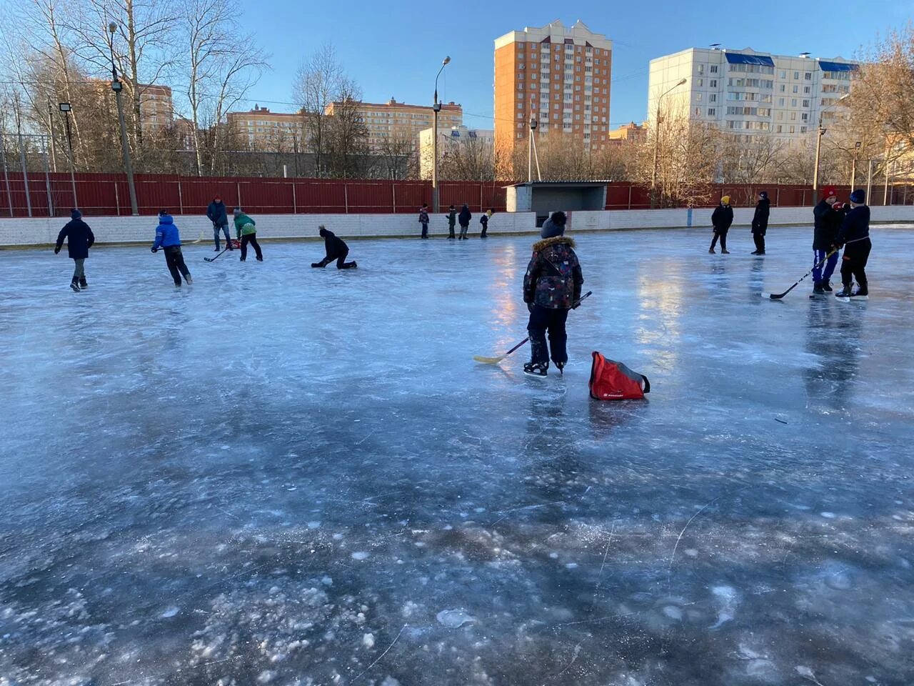 Каток в подольске в парке. Парк Талалихина Подольск каток. Каток Фаворит Подольск. Каток в парке Талалихина Подольск. Каток в Подольске 2023.