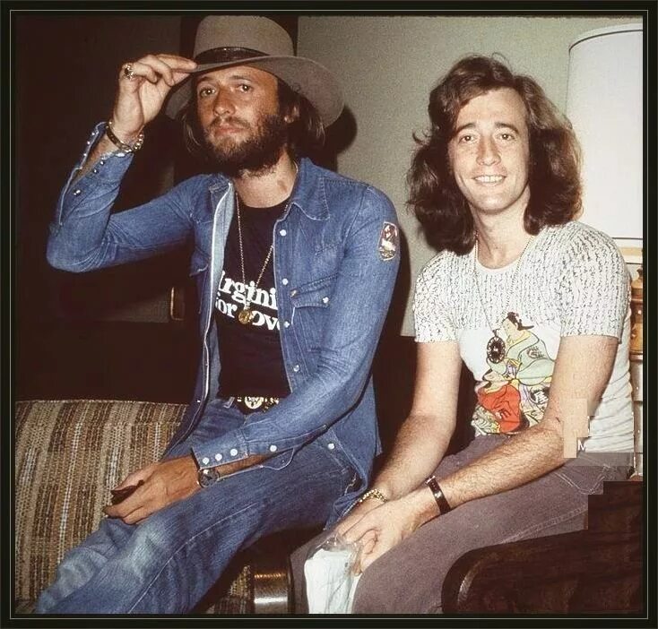 Братья гибб. Барри робин и морис гибб. bee gees 1975. робин и моррис гибб (bee gees),.