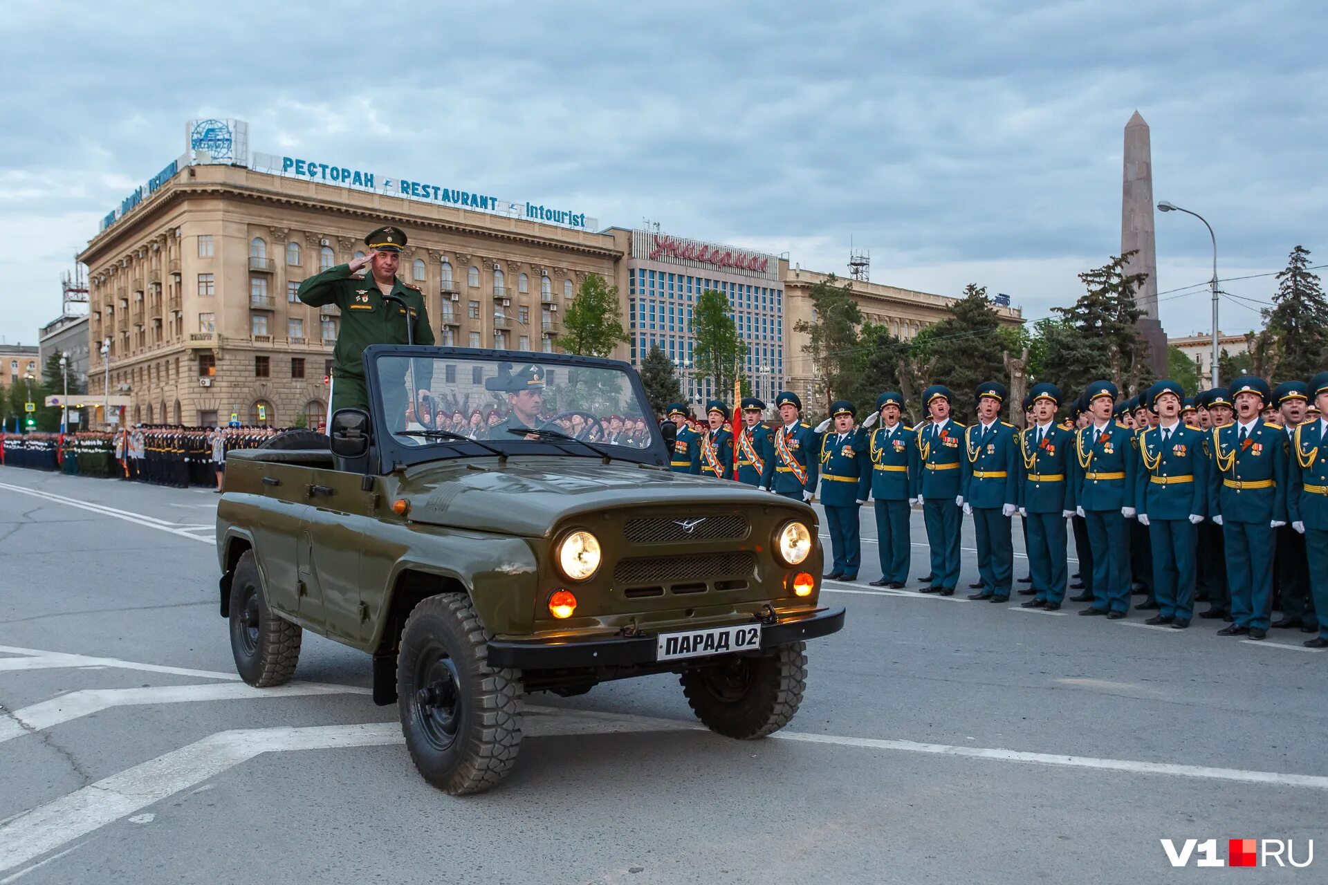 парад. парад победы 2022 в москве. парад на красной площади 9 мая 2021. где будут проходить парады. 4к фотообои на рабочий стол парад победы девушки.