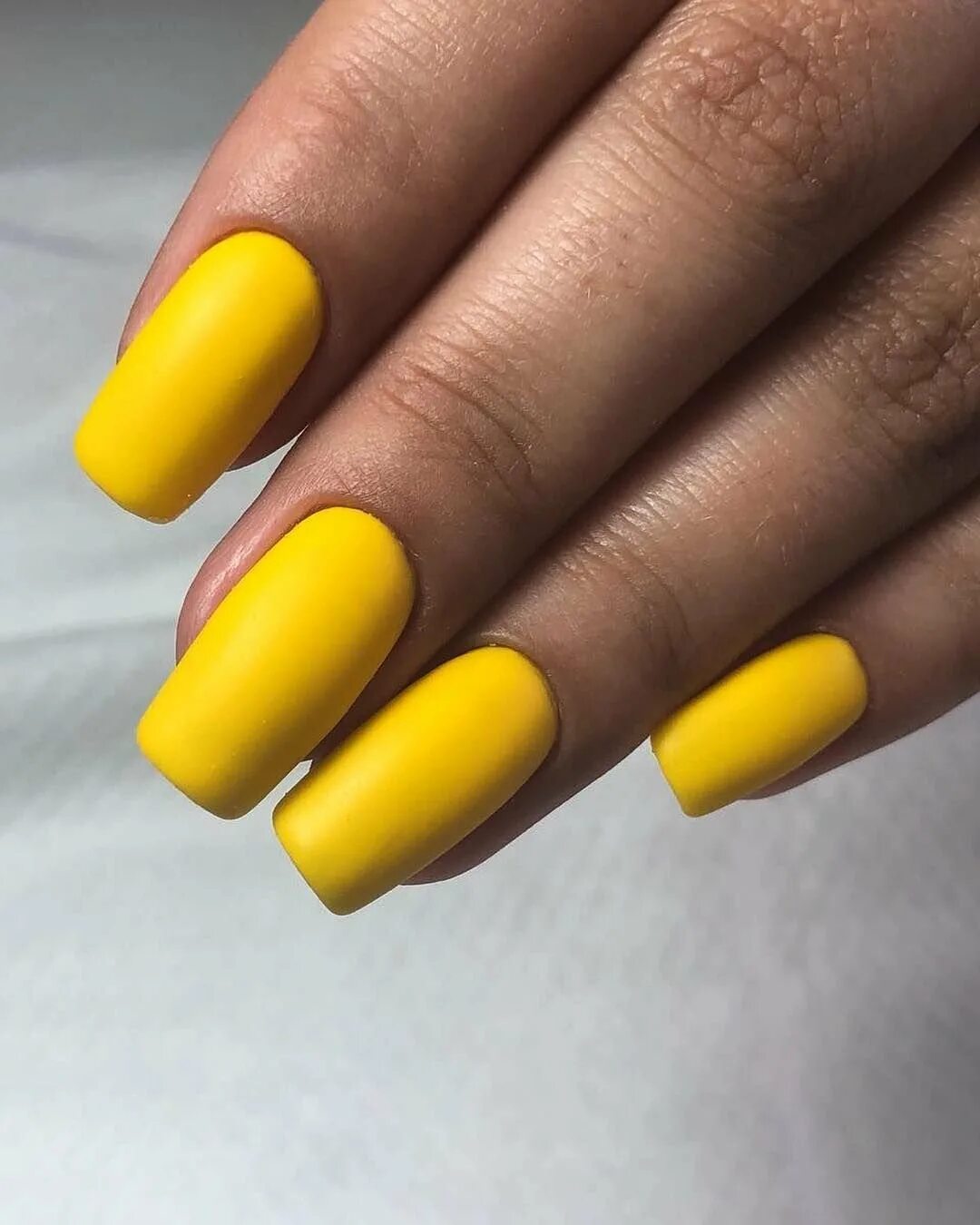 Ногти новинки желтые