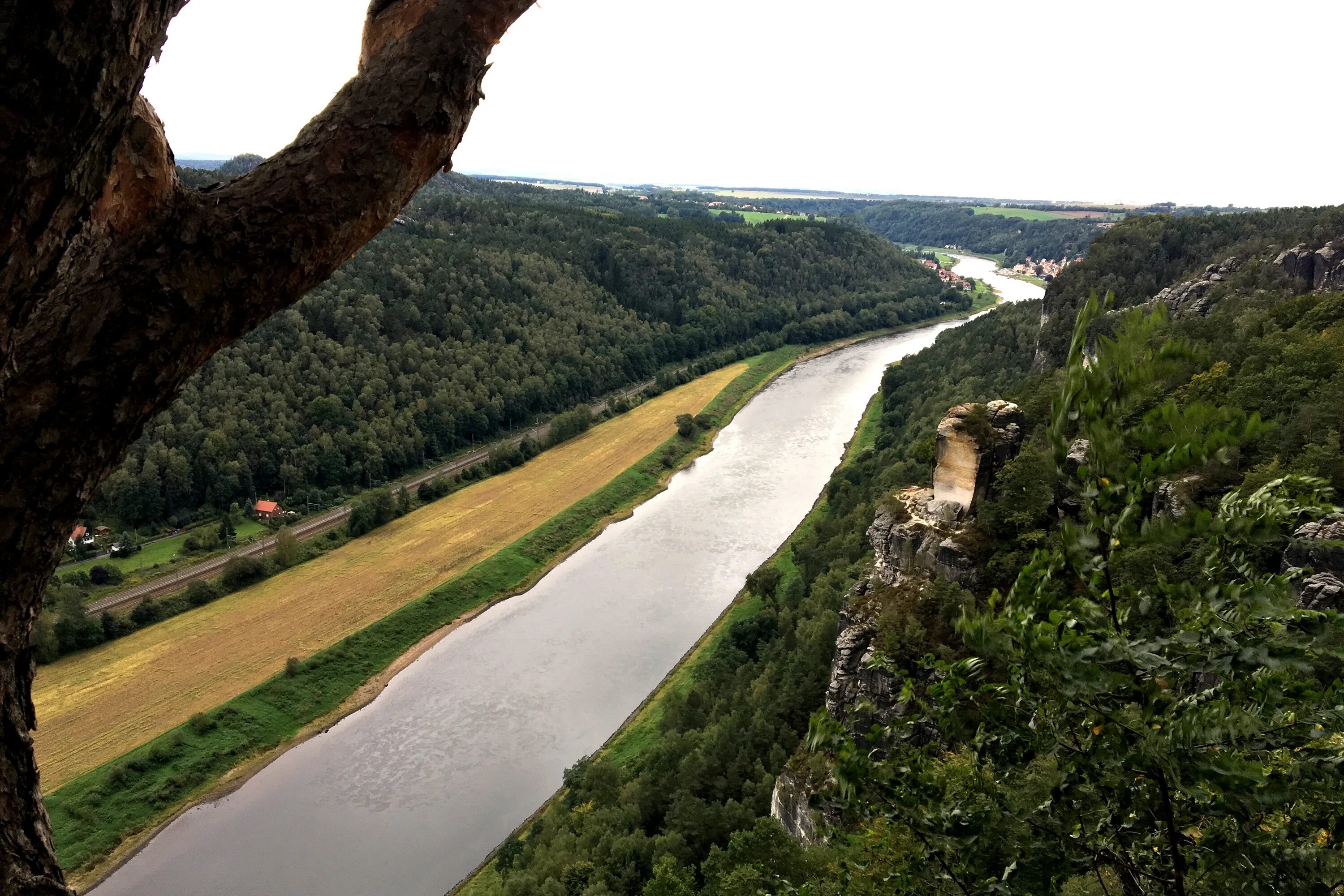 нижняя саксония река эльбе. Usti. нижняя саксония река эльбе. саксония германия. река эльба в германии.